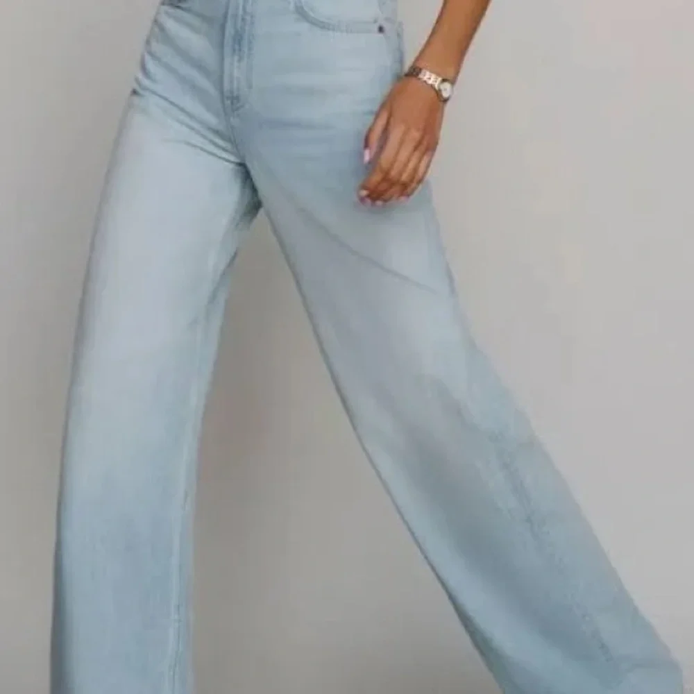 Reformation Carey Lived in Light Wash Wide Leg Jeans - Picture 2 of 8